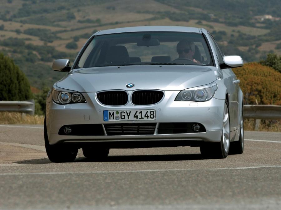  BMW 530i Sedan 2003 года  (фото 3 из 16)